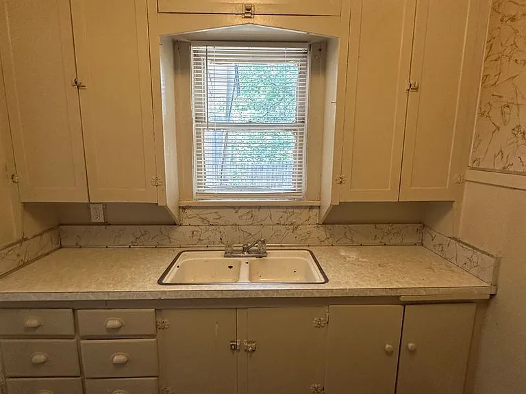 1112 S Hayden St — Photo 11