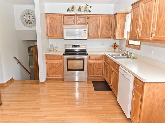 5th image of 1655 Carol Anne Dr