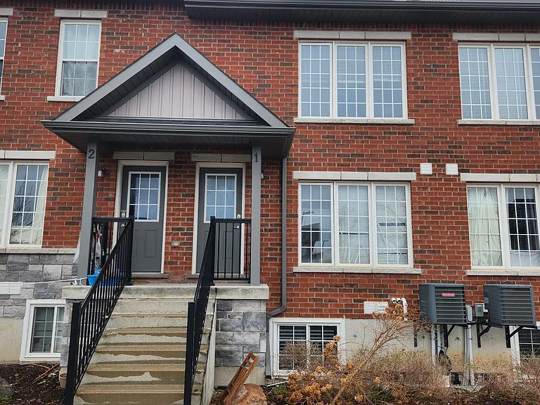 246 Penetanguishene Rd #1 — Photo 1