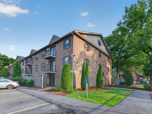 80 Stanton St APT 27, Worcester, MA 01605