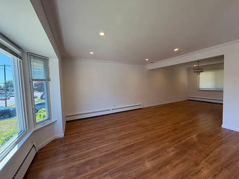 106 Robbins Ln — Photo 3