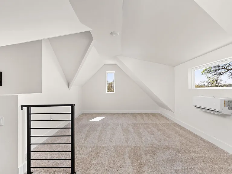 1402 Summit St #B — Photo 28