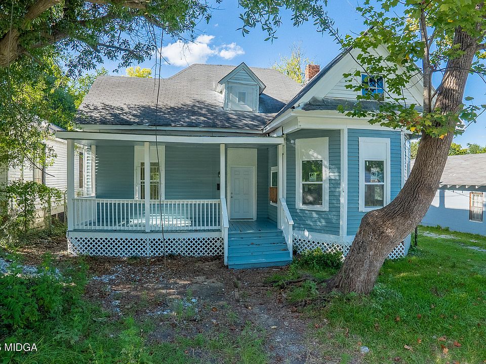 1st image of 2711 Roy St