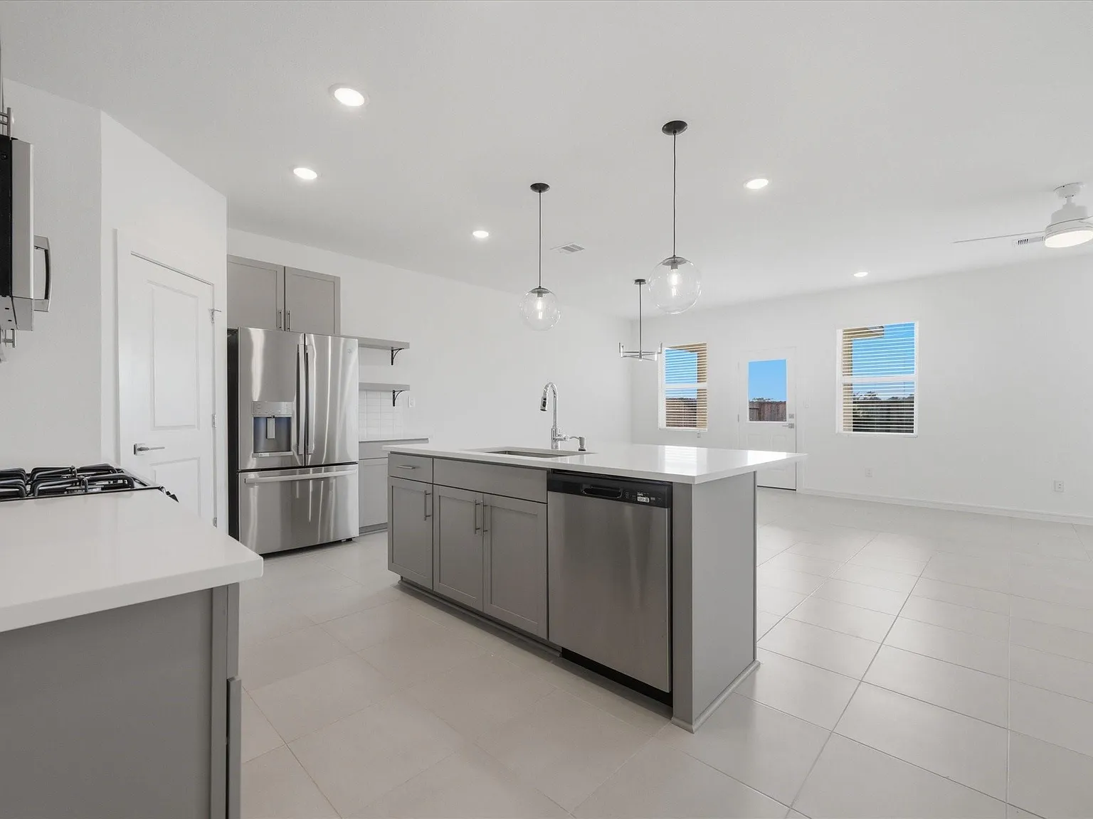 4 bed, 3.0 bath, 2192 sqft, $2,250 — Photo 2