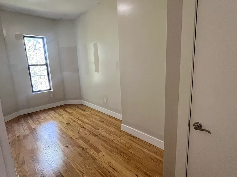323 Melrose St #3F — Photo 13