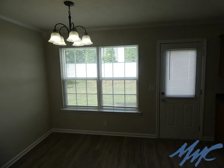 861 Aztec Dr — Photo 3