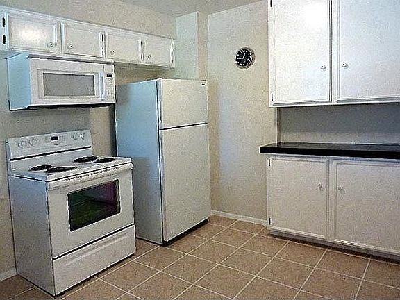 5th image of 1700 Park Hill Dr
