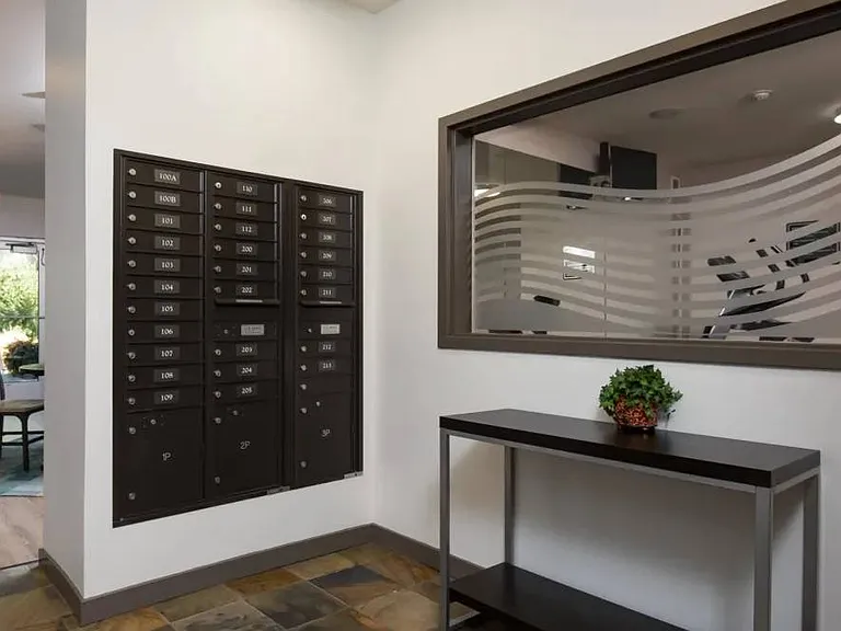 Avion Apartments — Photo 12