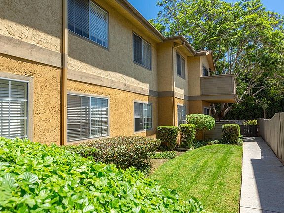 452 F St Chula Vista CA 91910-Exterior Walk Path