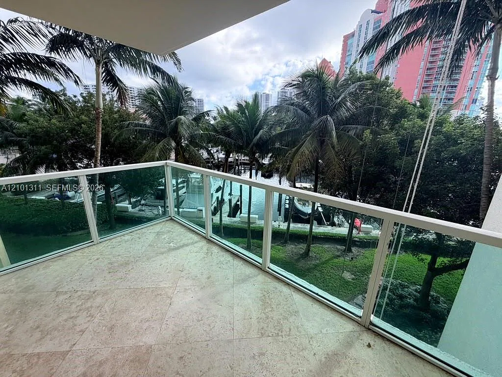 Aventura Marina Condo Num — Photo 4
