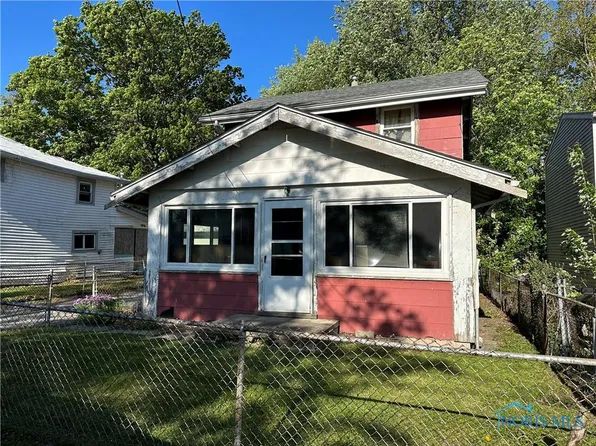 2061 Grange St, Oregon, OH 43616