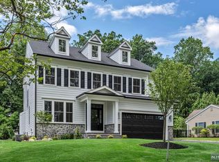 5 Townsend Dr, Florham Park, NJ 07932