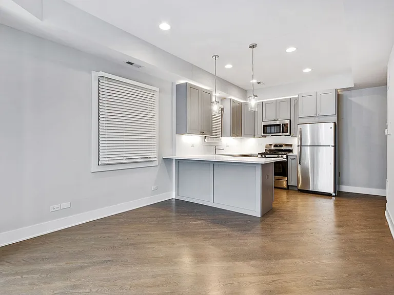 2710 N Wayne Ave — Photo 17