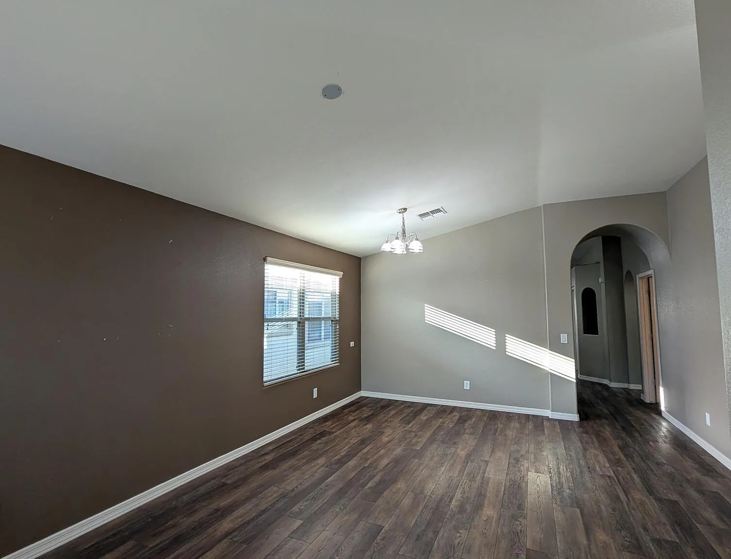 4 bed, 2.0 bath, 1784 sqft, $2,299 — Photo 3