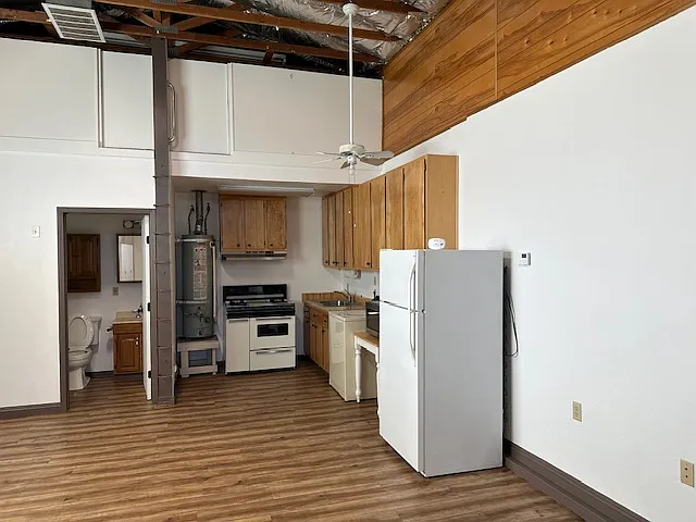 310 W Lupton St — Photo 14