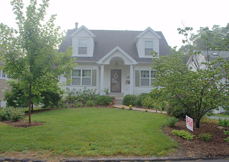2nd image of 576 Andrews Ave