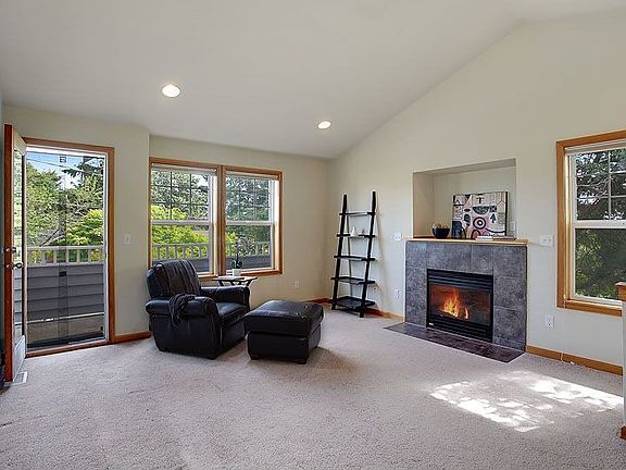 3rd image of 739 N 89th St