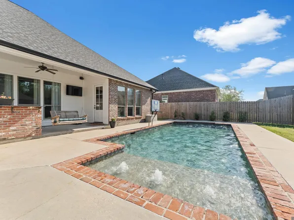 14532 Oak Path Dr, Prairieville, LA 70769