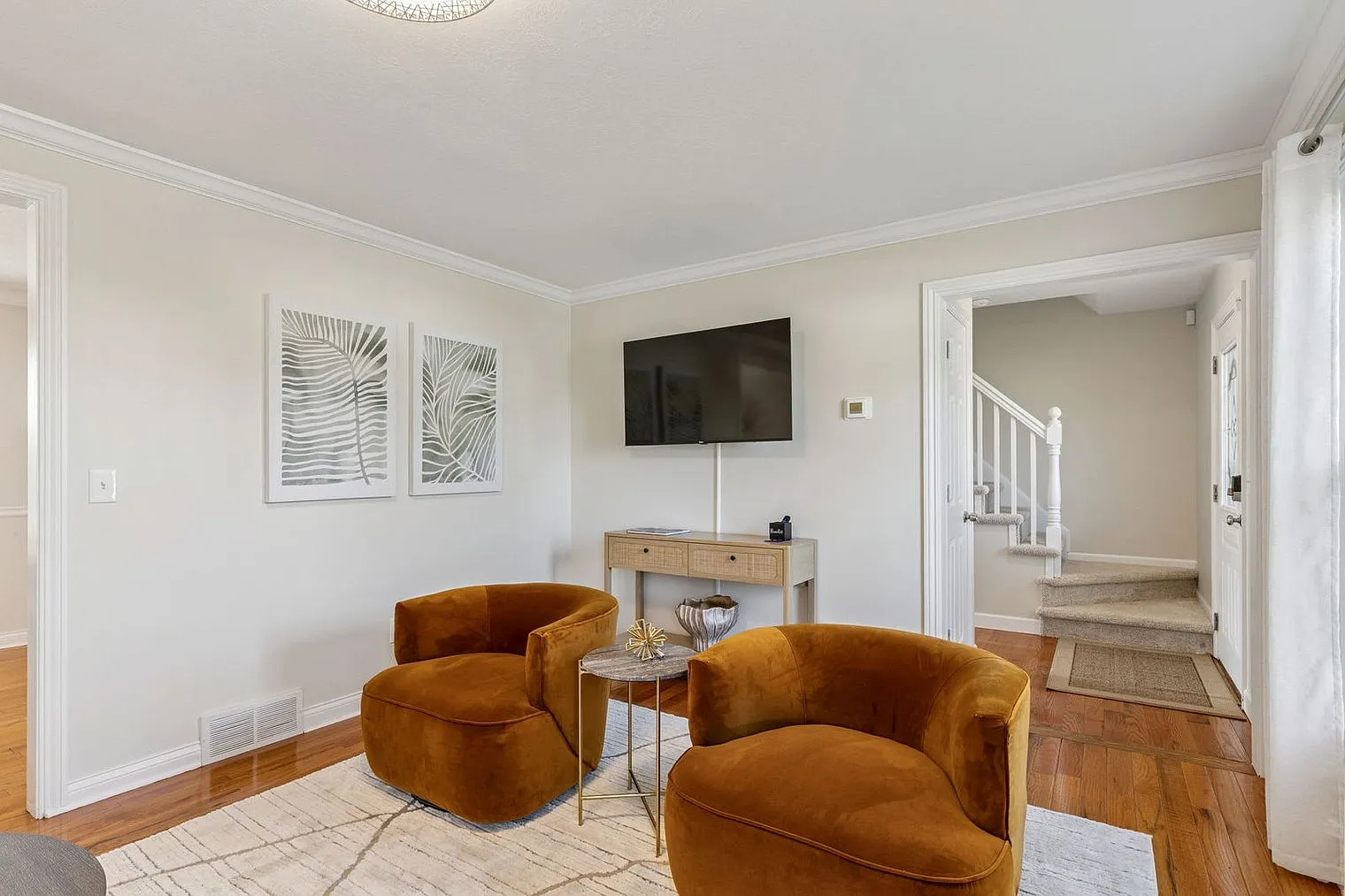 4 bed, 2.0 bath, 2917 sqft, $7,233 — Photo 2