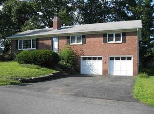 104 Greenleaf Dr, Latham, NY 12110