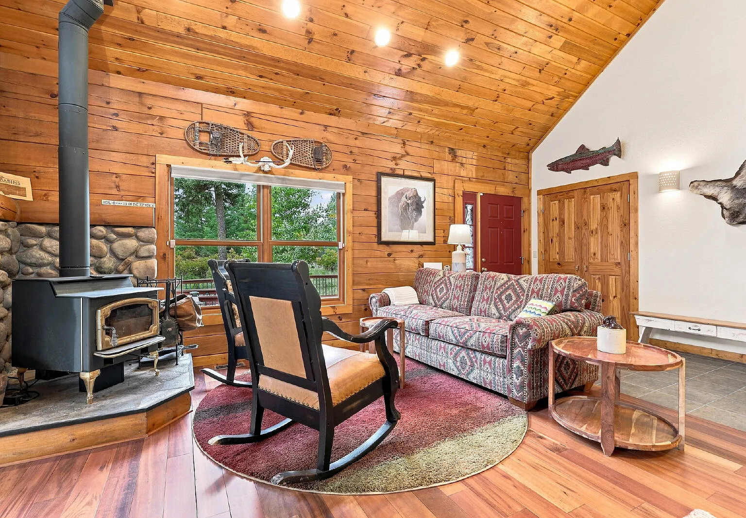 5 bed, 3.0 bath, 2626 sqft, $3,800 — Photo 4