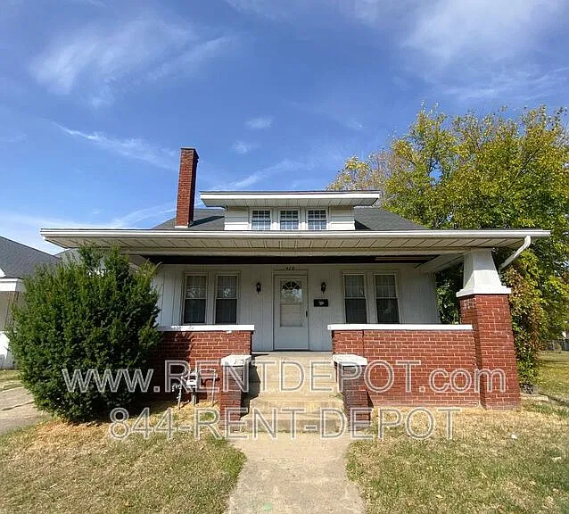416 E Riverside Dr — Photo 1