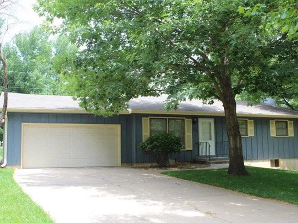 3220 Cloud Cir, Manhattan, KS 66503
