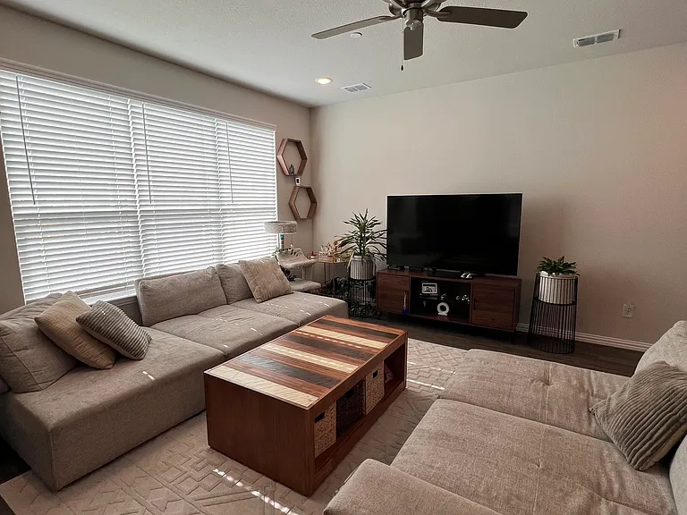 2825 Appaloosa Ln #2825 — Photo 3