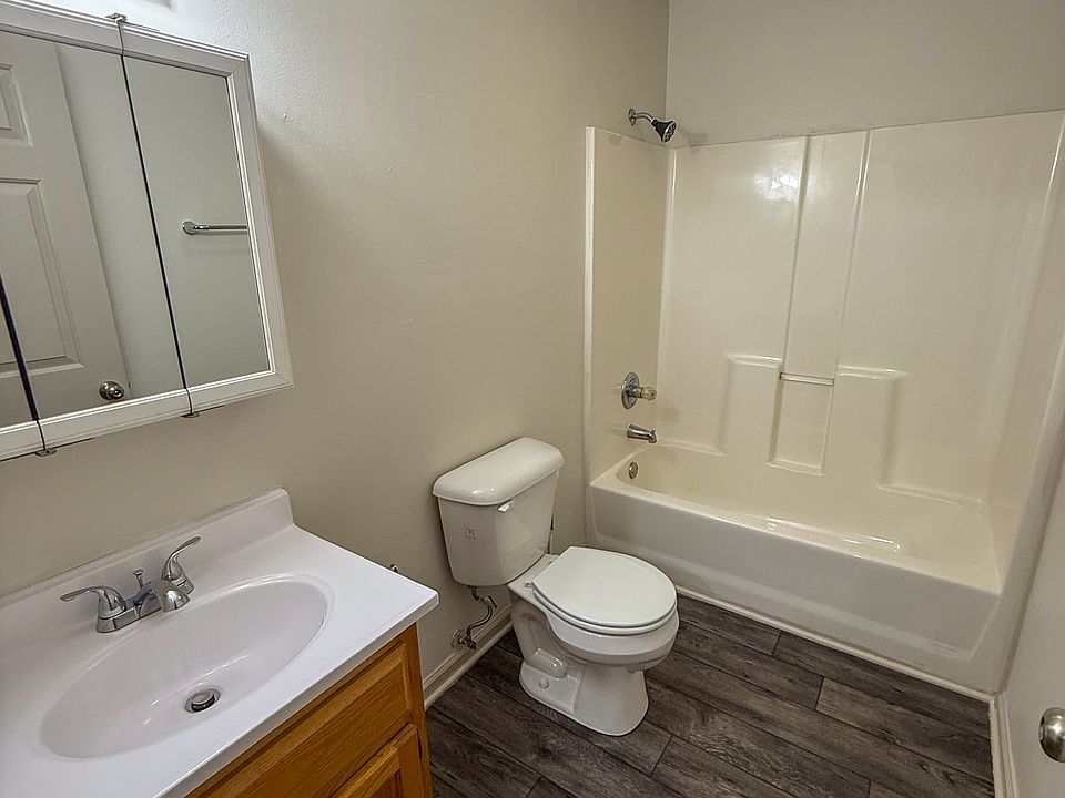 Full Bathroom Upstairs