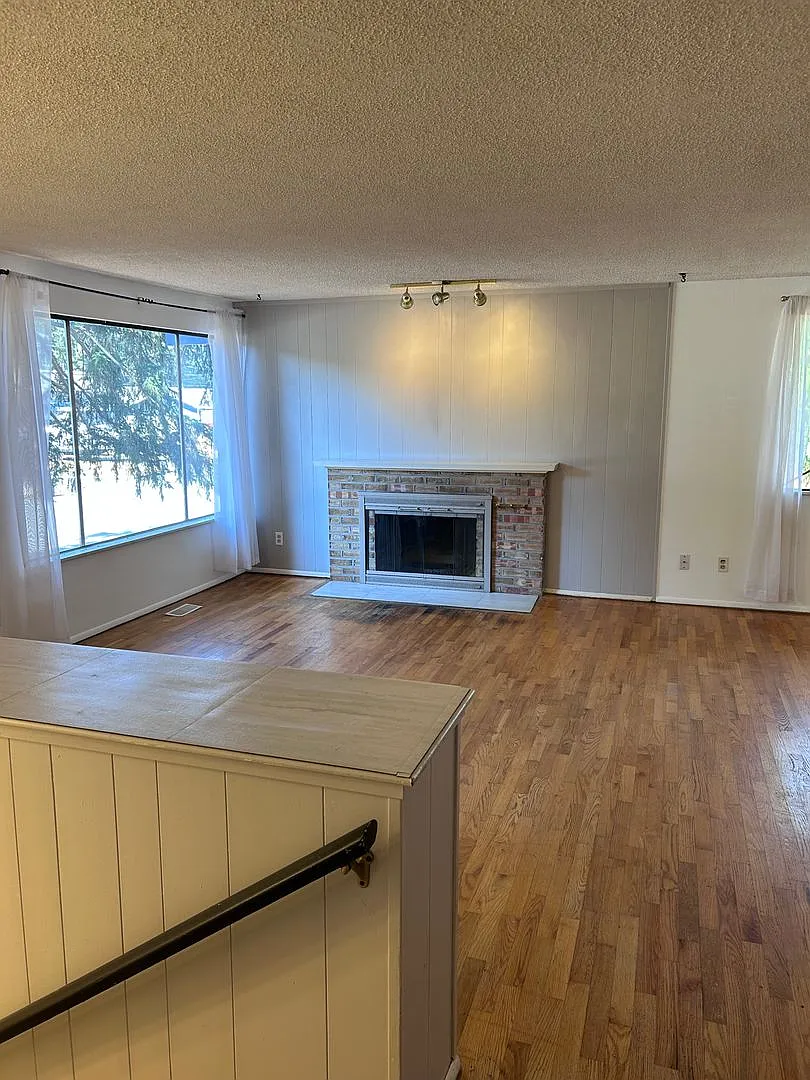 Comfortable Auburn Home with Open Living Space — Photo 4