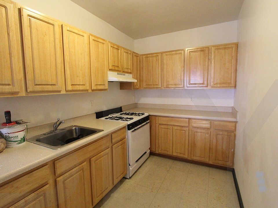 1st image of 480 Howard Ave #3