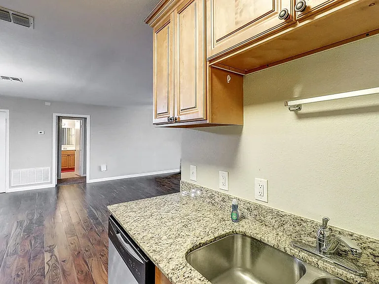 1011 Ennis Joslin 234 — Photo 25