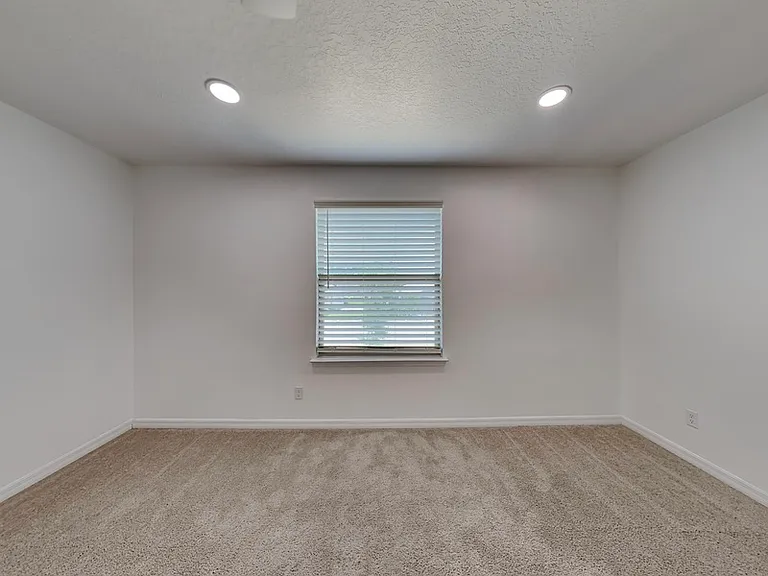 5283 Brydon Woods Cir — Photo 31