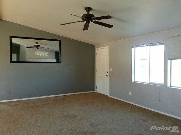045-670339-Living room angled