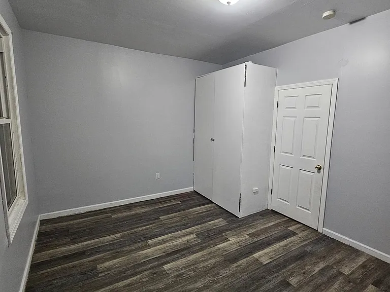 961 Grove St #2R — Photo 7