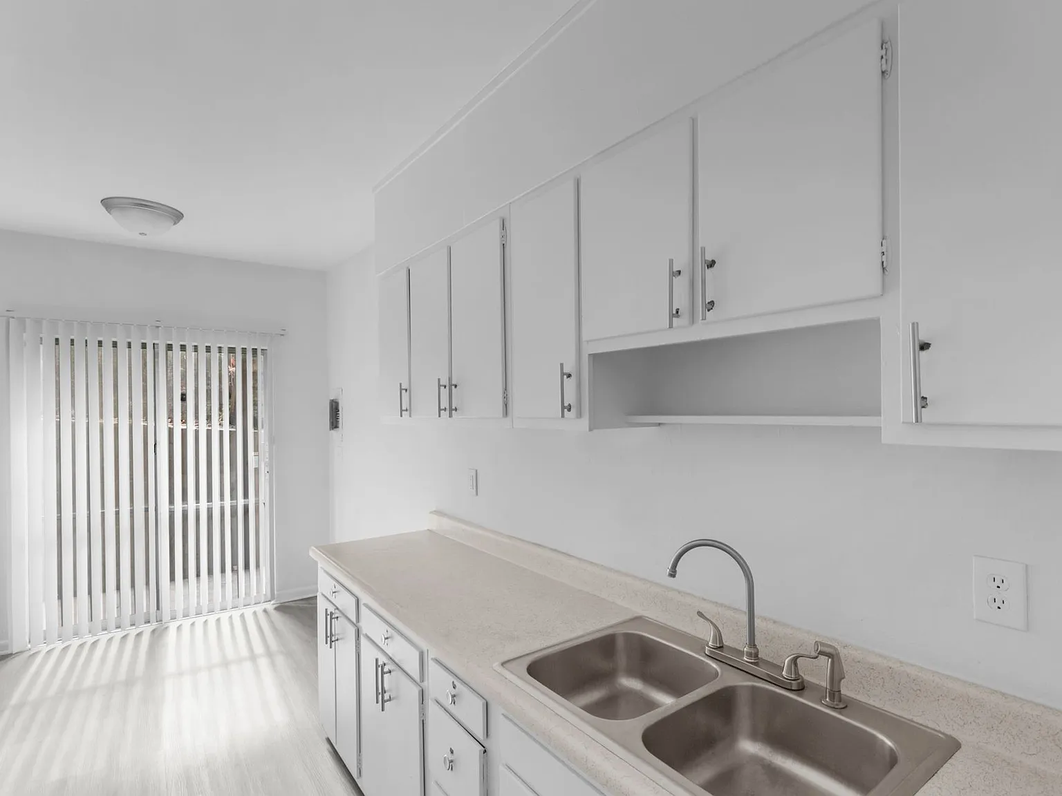 Oakmont Apartments — Photo 1