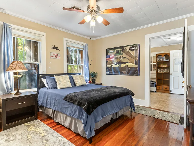 211 S Navy Blvd — Photo 3