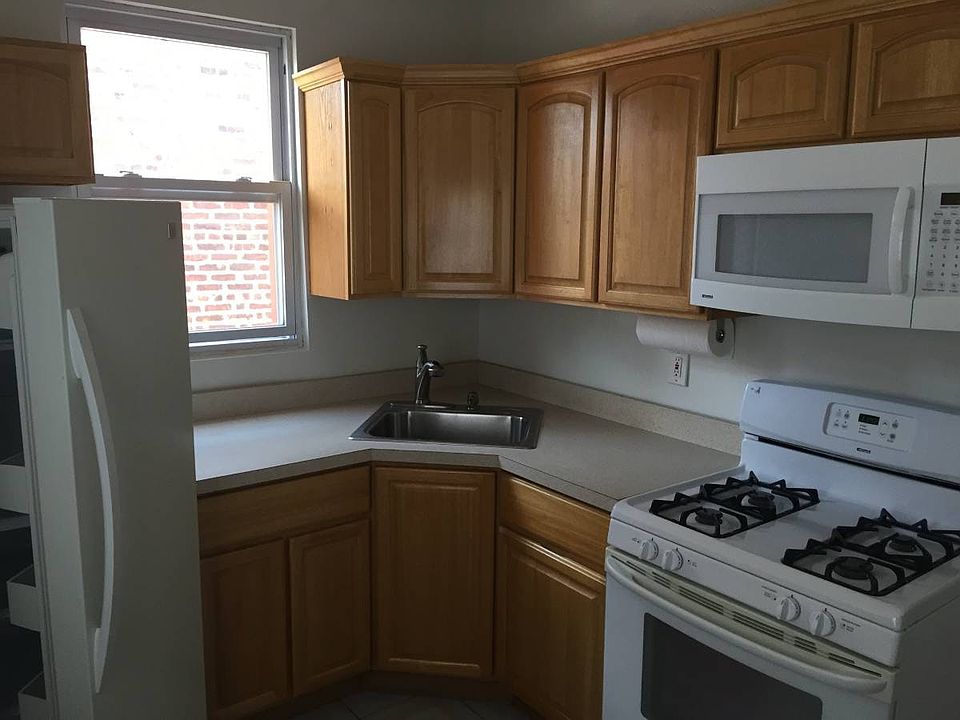 2nd image of 2839 Lawton Ave #2