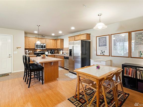 3rd image of 1411 Evergreen Park Dr SW Unit 202