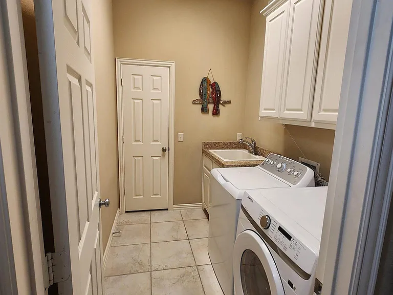 10082 Drawbridge Dr — Photo 17