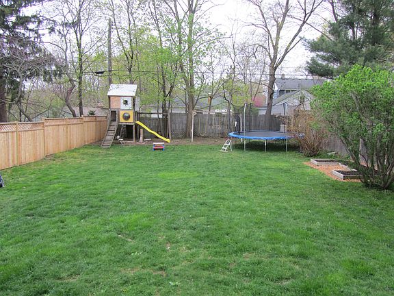 4th image of 270 Crest Ave