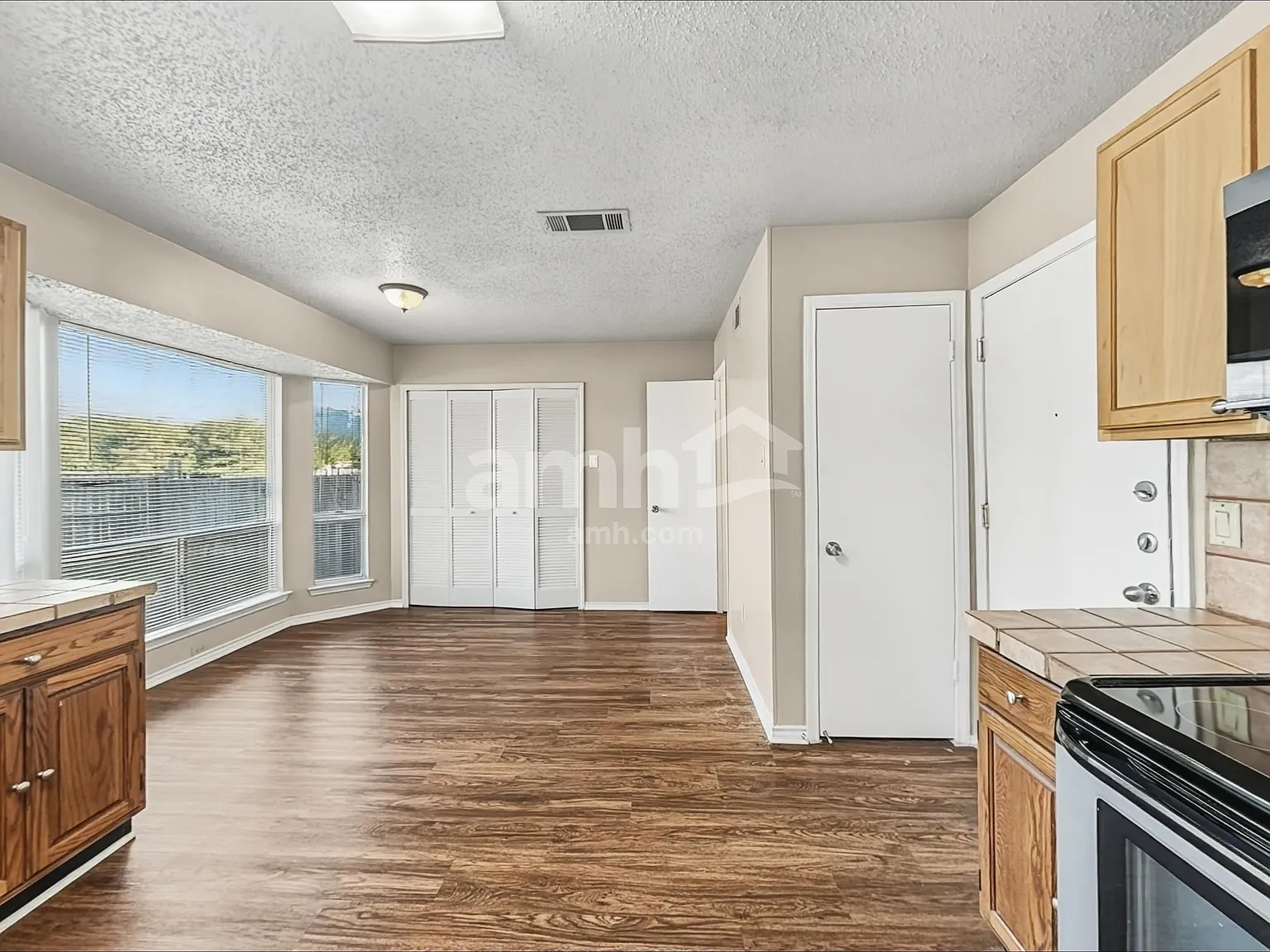 3 bed, 2.5 bath, 1686 sqft, $1,895 — Photo 4