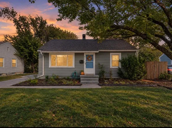 932 N Ridgewood Dr, Wichita, KS 67208