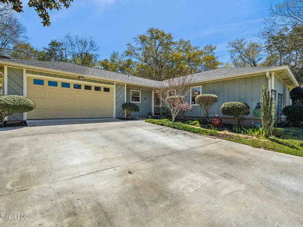 7832 Loa Pl, Diamondhead, MS 39525