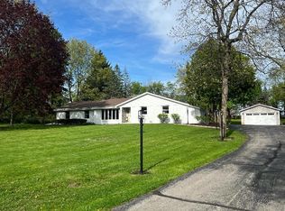 894 Tara Hl E, Hartford, WI 53027