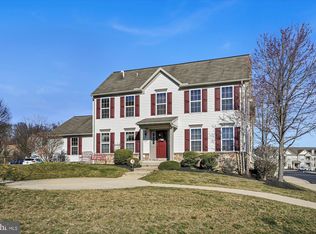 615 Creekside Ln, Lititz, PA 17543