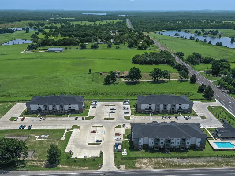 Flat Creek Apartments — Photo 14