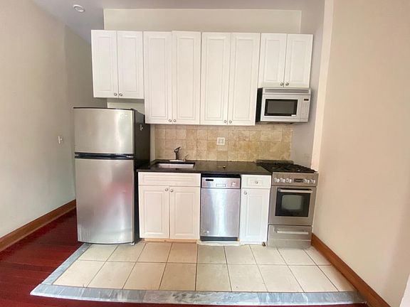 3rd image of 447 E 78th St #2Z