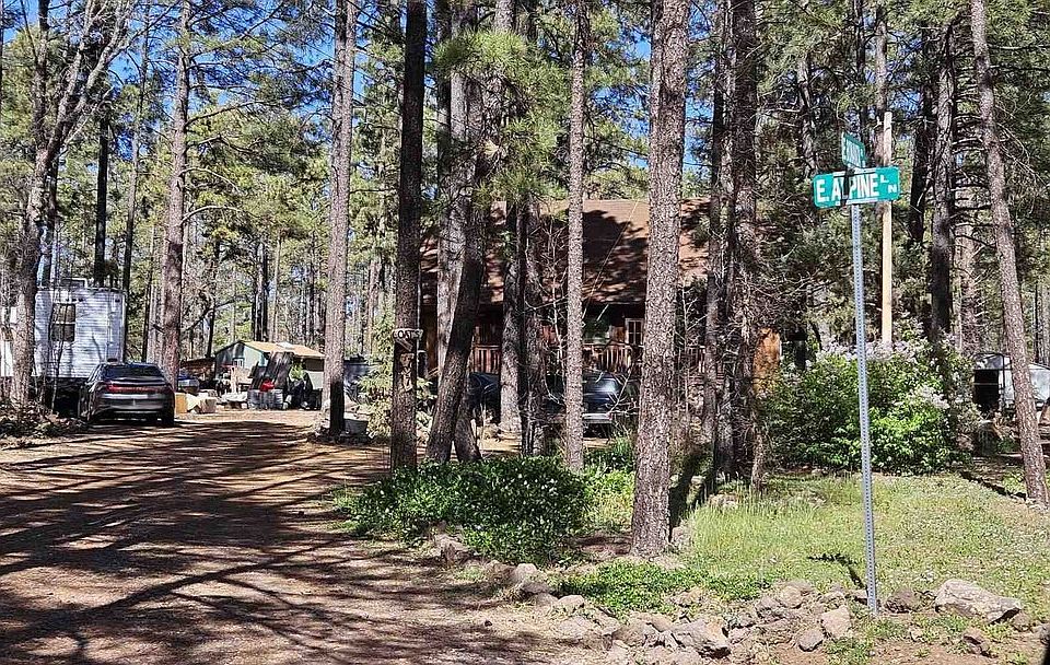 2nd image of 727 E Alpine Ln