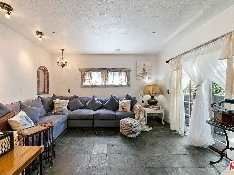 2851 Seabreeze Dr — Photo 13